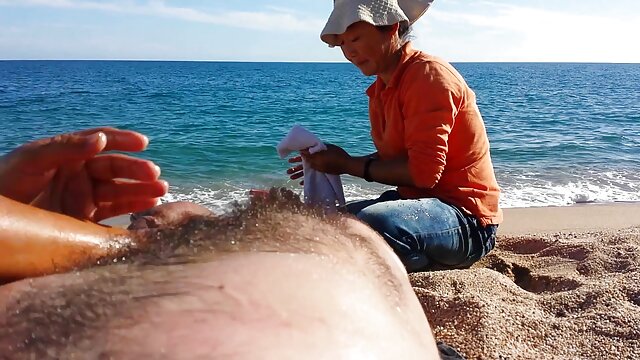 日焼けしたゲイ吸いによって友人 女性 用 av 無料 動画