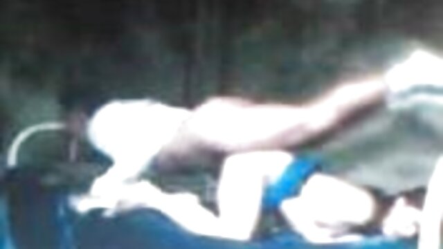 日焼けした茶色の髪のための犬のスタイル。 女子 用 アダルト 動画