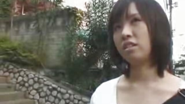 大きな自然のおっぱいを持つ熱い雛は、fuckerによって犯されます 女性 向け セックス 動画