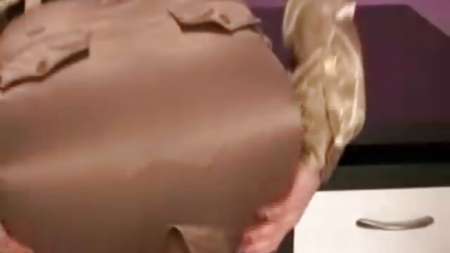 女性以上60fondlesとともに若いレズビアン 女性 向け の エッチ な 無料 動画