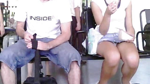 親密な散髪で巻き毛の女の子を性交する。 女性 用 無料 エッチ 動画