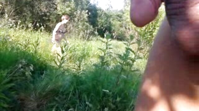 赤いストッキングでロシアの売春婦は、カメラの前で性的にポーズ 無料 女性 用 エロ 動画